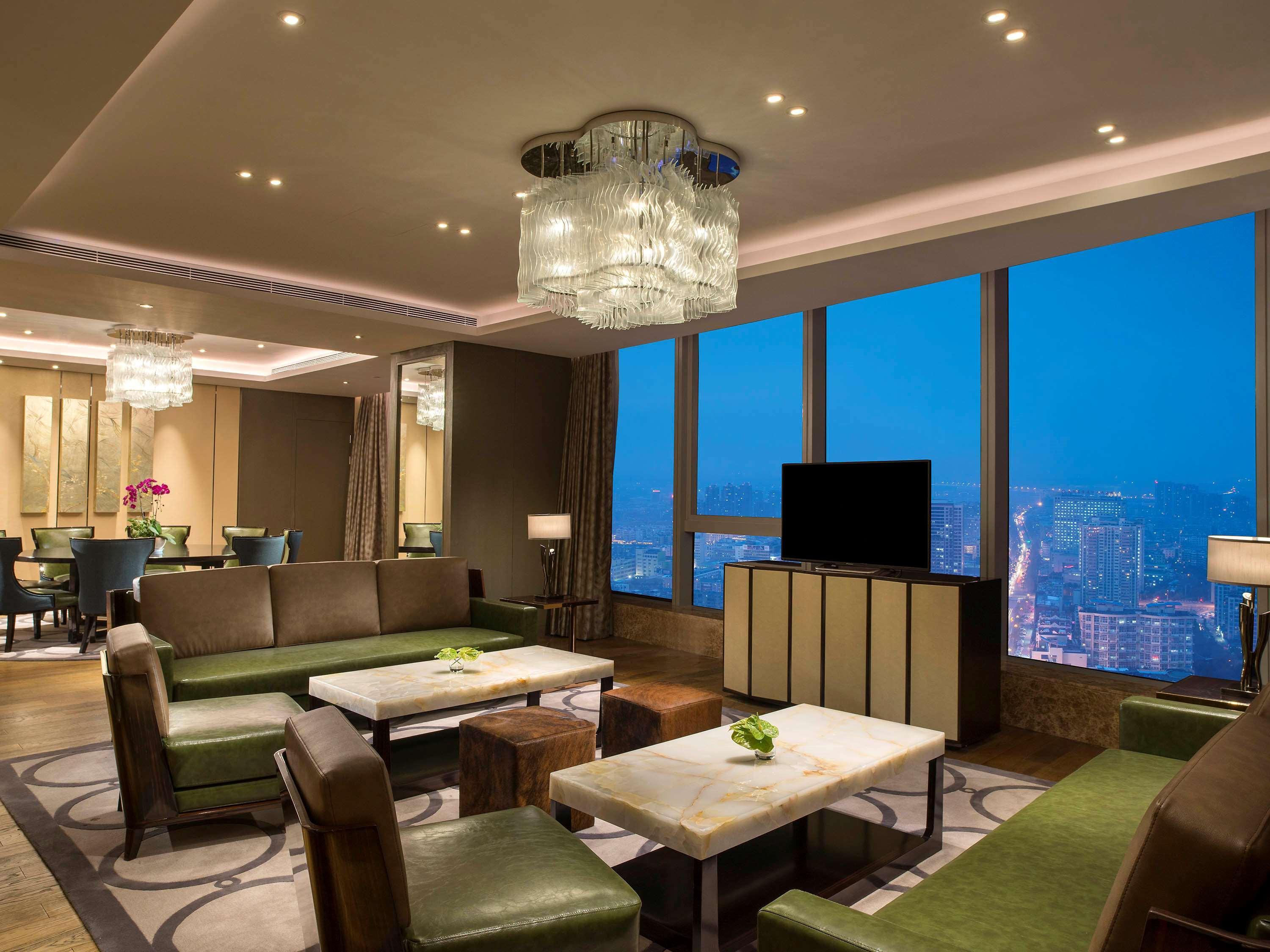 Отель Sofitel Lianyungang Suning Экстерьер фото